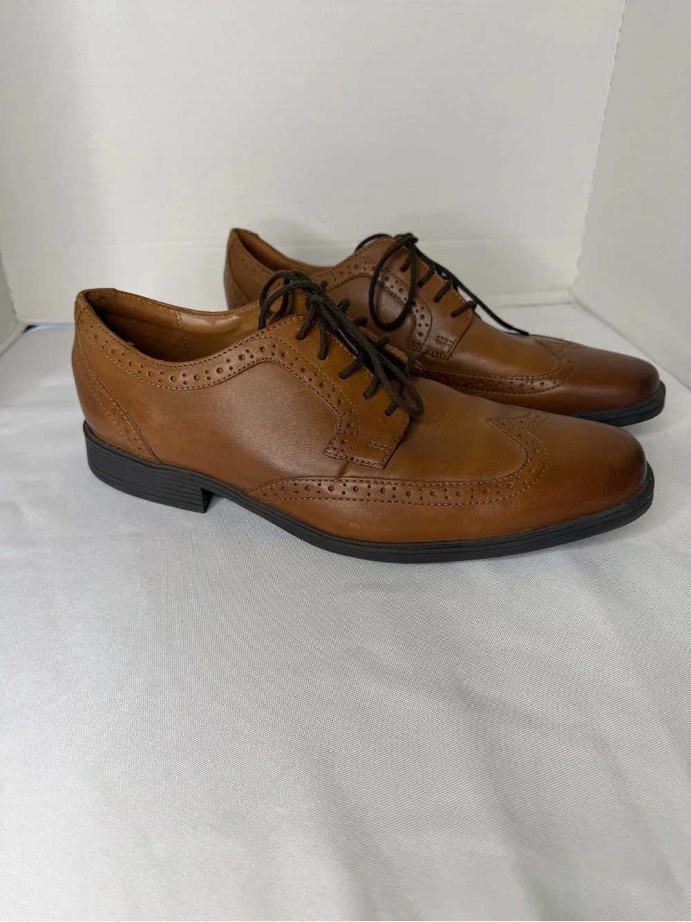 Clarks Men's Tan Leather Wingtip Oxfords Size 10.5